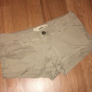 HOLLISTER KHAKI SHORTS💕